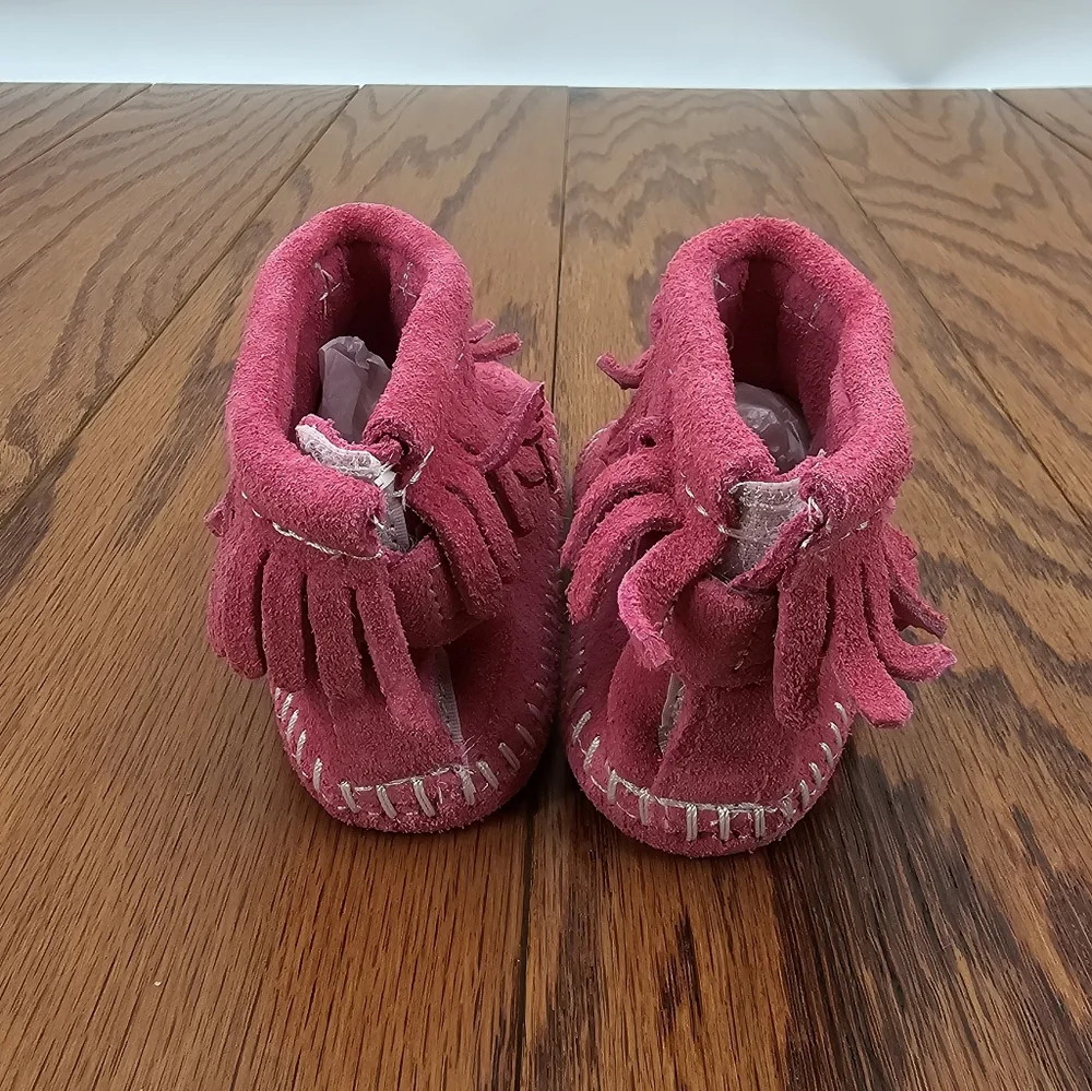 Minnetoka Musk‎ Pink Fringe Infant Moccasins